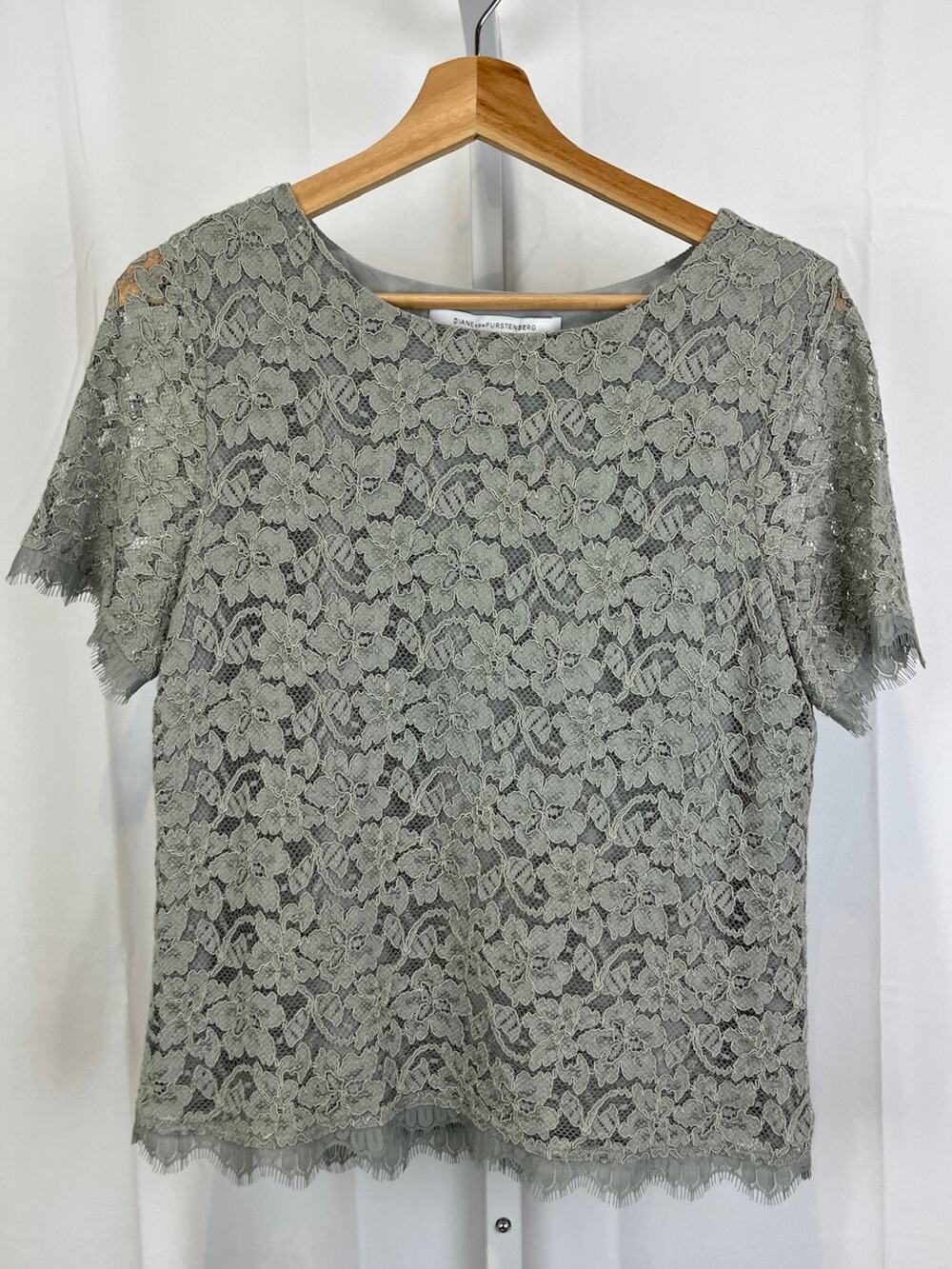 DIANE VON FURSTENBERG DVF Size S Brylee Lace Top Short Sleeve Lined Green Gray